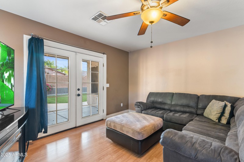 15_2113 w nancy ln-15