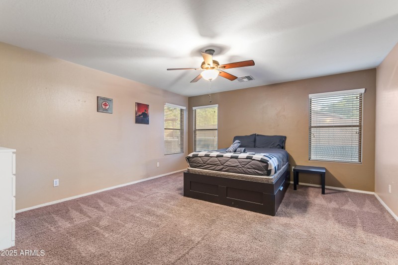 18_2113 w nancy ln-18