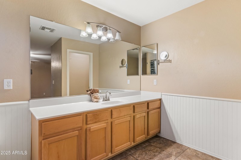 21_2113 w nancy ln-21