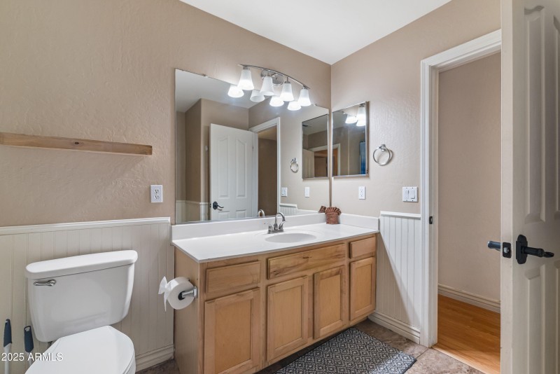 28_2113 w nancy ln-28