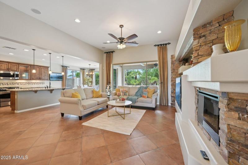 8-web-or-mls-N 163rd Dr-S0910-008