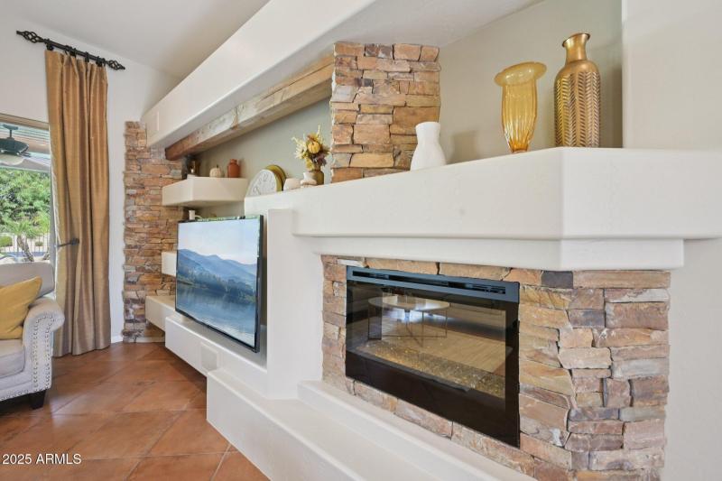 9-web-or-mls-N 163rd Dr-S0910-009