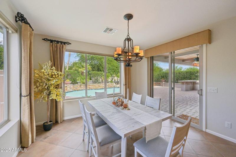 14-web-or-mls-N 163rd Dr-S0910-014