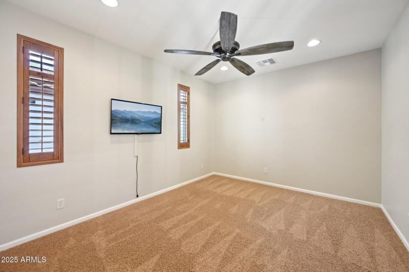 35-web-or-mls-N 163rd Dr-S0910-035