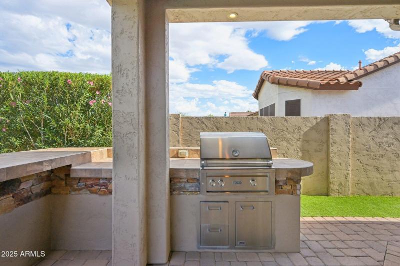 43-web-or-mls-N 163rd Dr-S0910-043