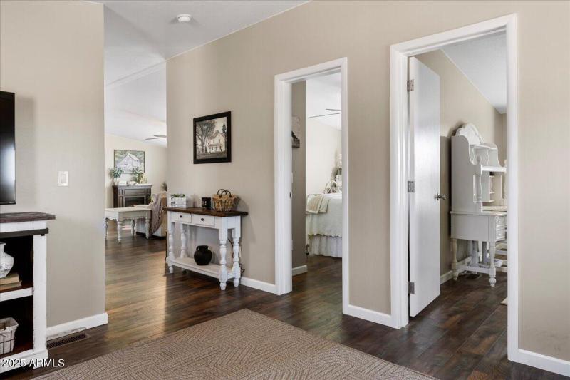 21-Hallway to Bedrooms