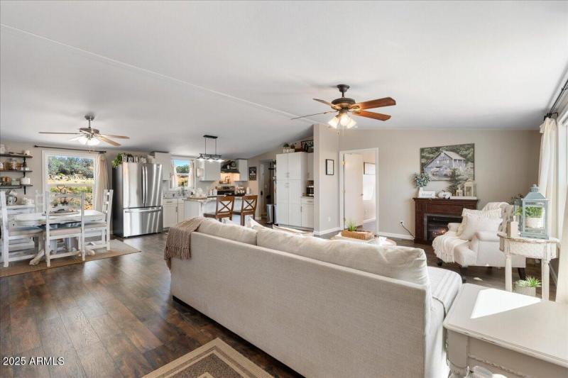 08-Entry to Living Room