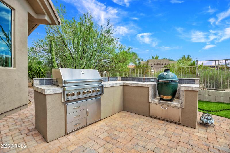 Outdoor kitchen