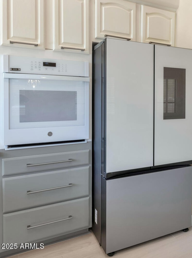 6751 E Duane Ln-large-018-012-6751 E Dua