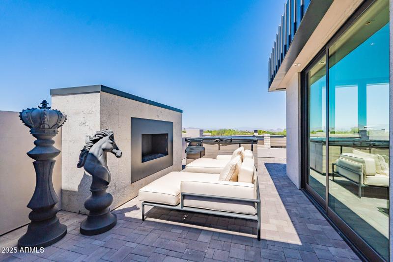 043_THIRD STORY BALCONY