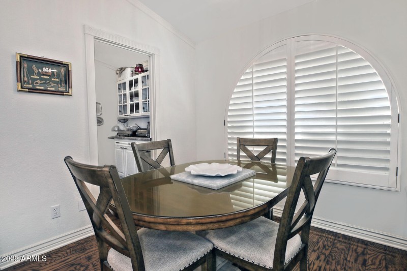 Breakfast eating area