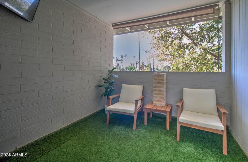 Cozy Outdoor Retreat with Seating