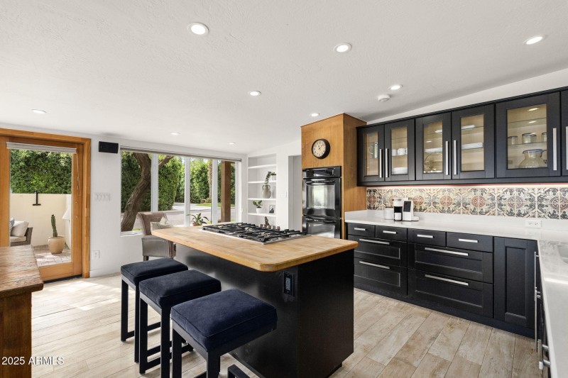 7024 E Orange Blossom Ln - 11