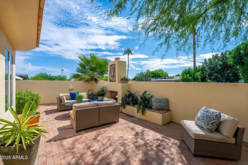 7024 E Orange Blossom Ln - 31