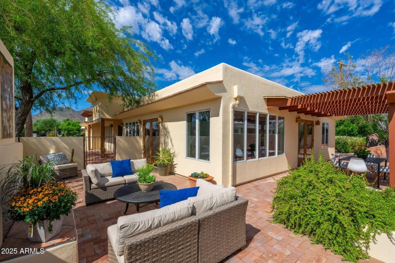 7024 E Orange Blossom Ln - 34