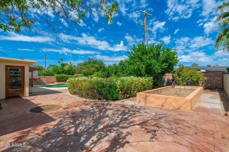 7024 E Orange Blossom Ln - 37