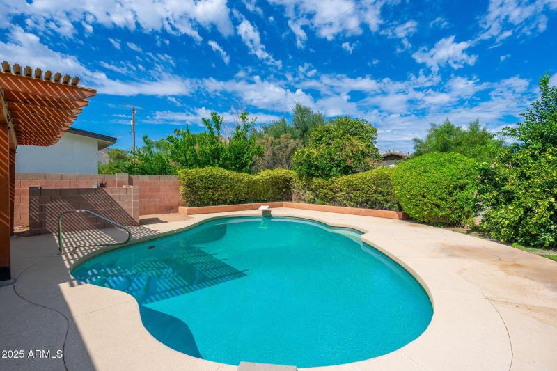 7024 E Orange Blossom Ln - 40
