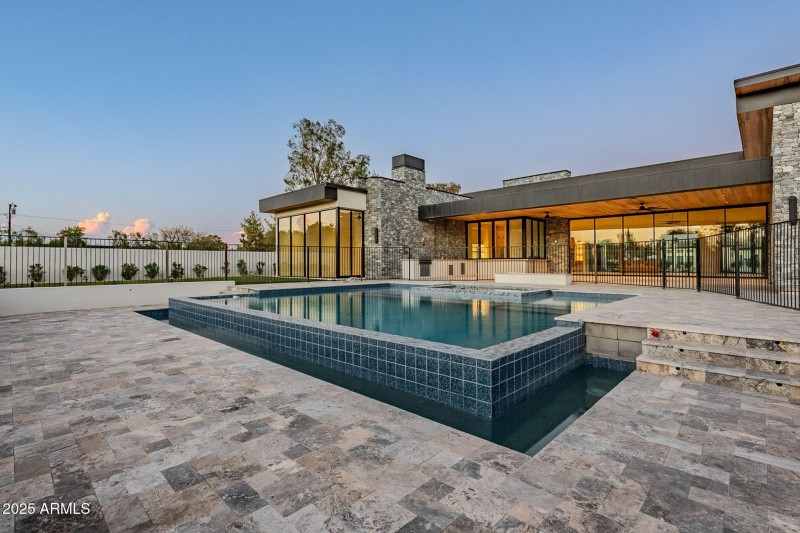 8E4ED982-984F-4FE4-9FDF-7CBC838F9871