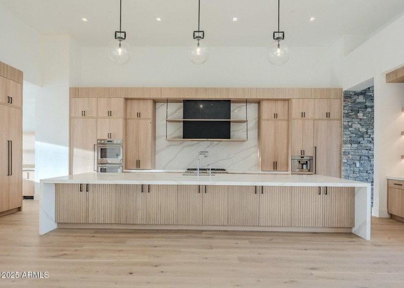 C6316B03-FD7F-4720-867A-920266BD666E_1_2