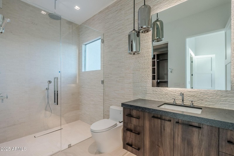 37A33D1E-E12C-4FD7-8FDA-4C2A15633BCF