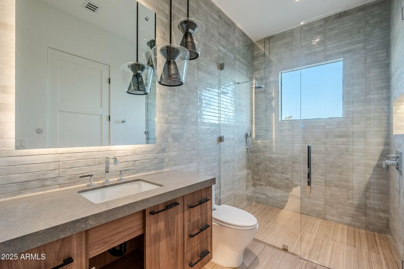 5D8ABE1F-B883-4571-A760-95491505C879