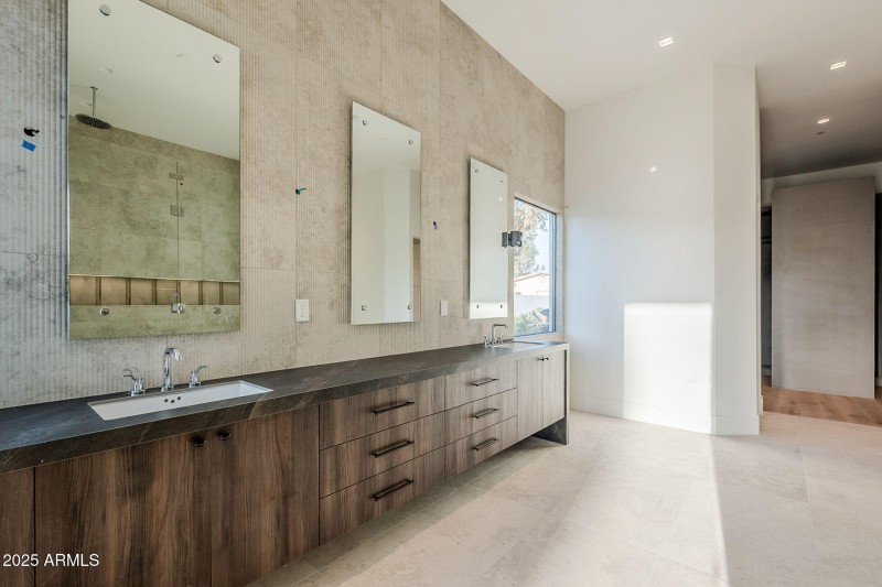 109CBB28-C82B-4049-B1CF-BF771BFC0C50