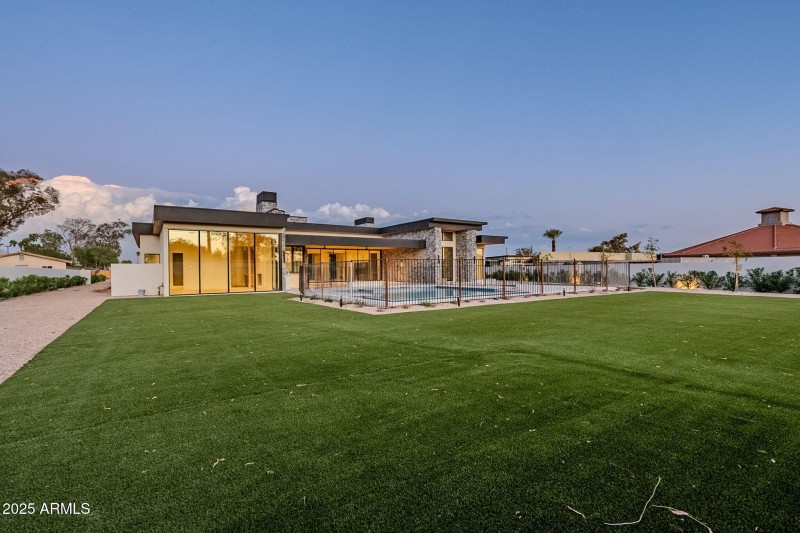 8FFEF801-3E4C-4D76-AB04-A414F92A3236