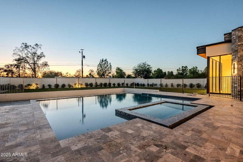 55204E74-2C1B-407A-B958-1804CE908D57