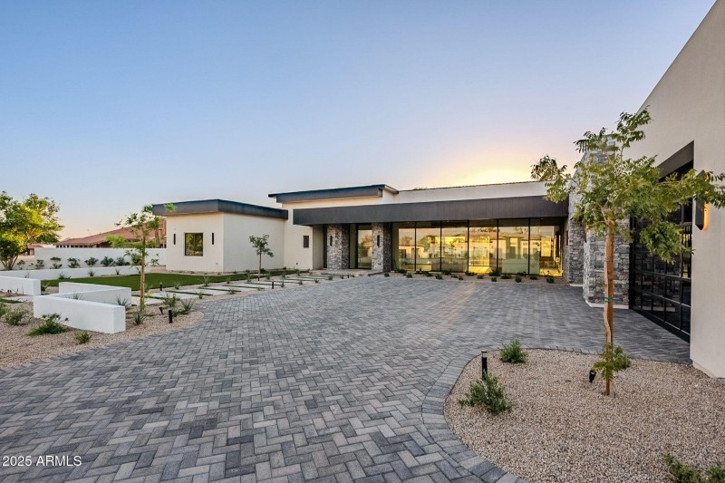 DC6E5EAE-6F04-4F7C-BF34-B1D137CE4384