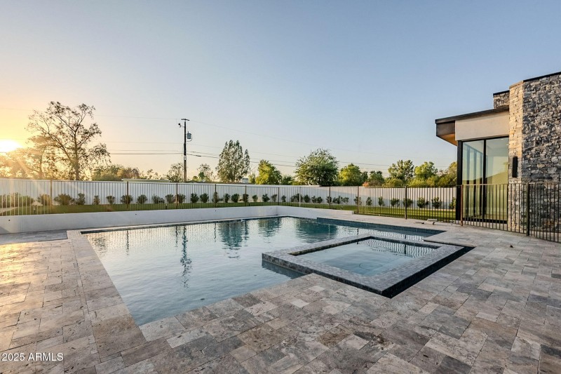 0E575DB8-042F-4730-94AF-AA791A3136DE