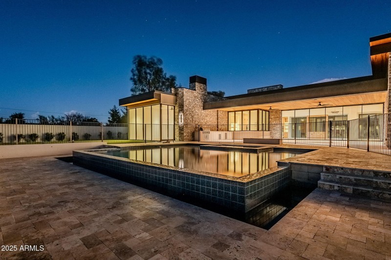 19E4E688-98F2-4EB1-8310-BF6B81D4FACD