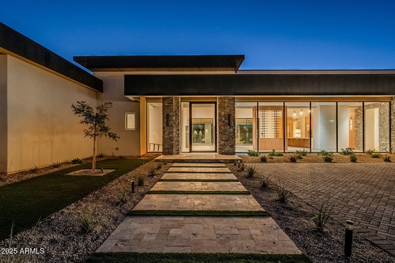 27622CA9-D18B-48C1-9DE8-FB2E04A89BF5