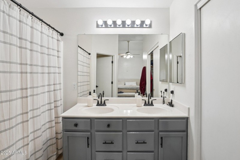 26-web-or-mls-W Two Guns Trail-S0910-026