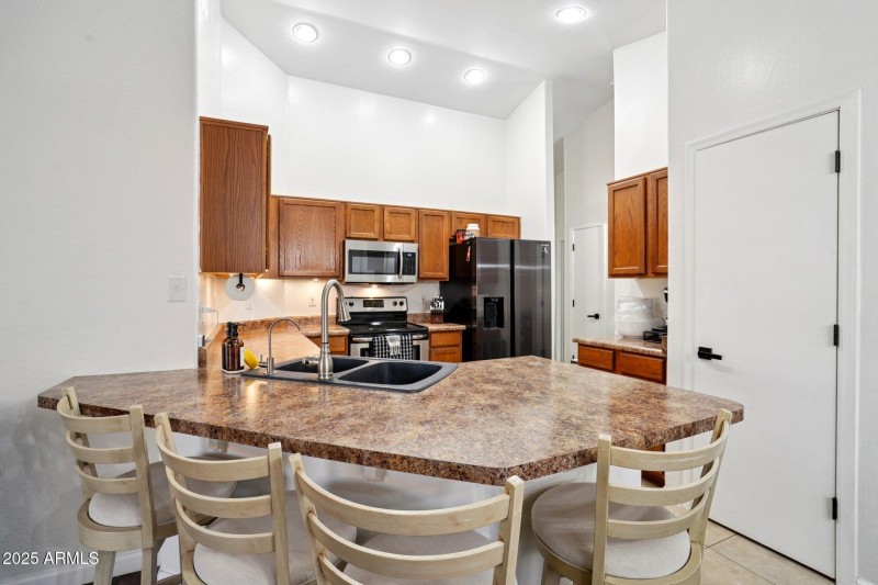 14-web-or-mls-W Two Guns Trail-S0910-014