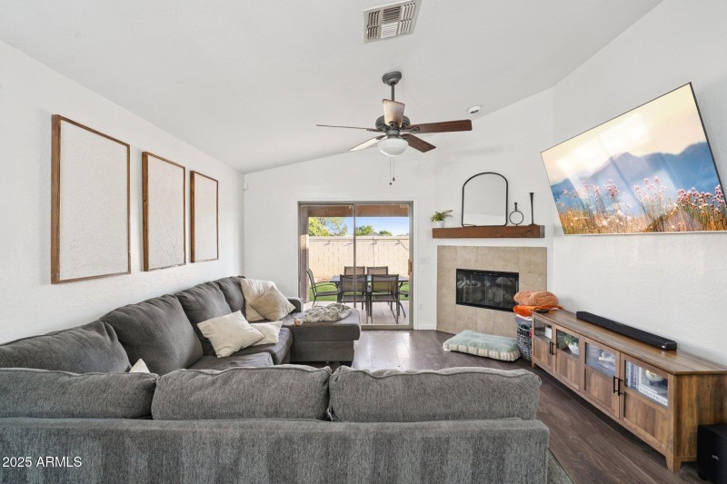 5-web-or-mls-W Two Guns Trail-S0910-005