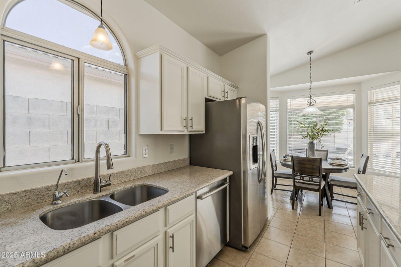 18-web-or-mls-Erie-17