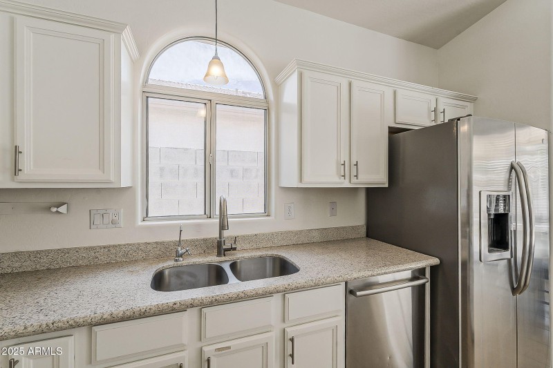 19-web-or-mls-Erie-18