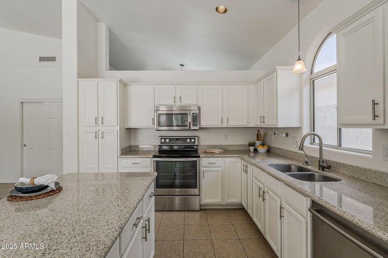 20-web-or-mls-Erie-19