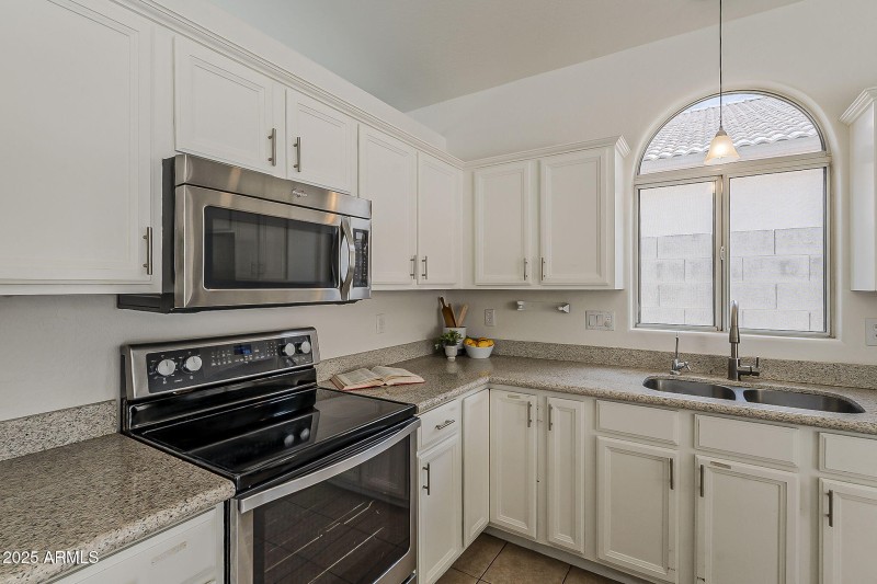 22-web-or-mls-Erie-21