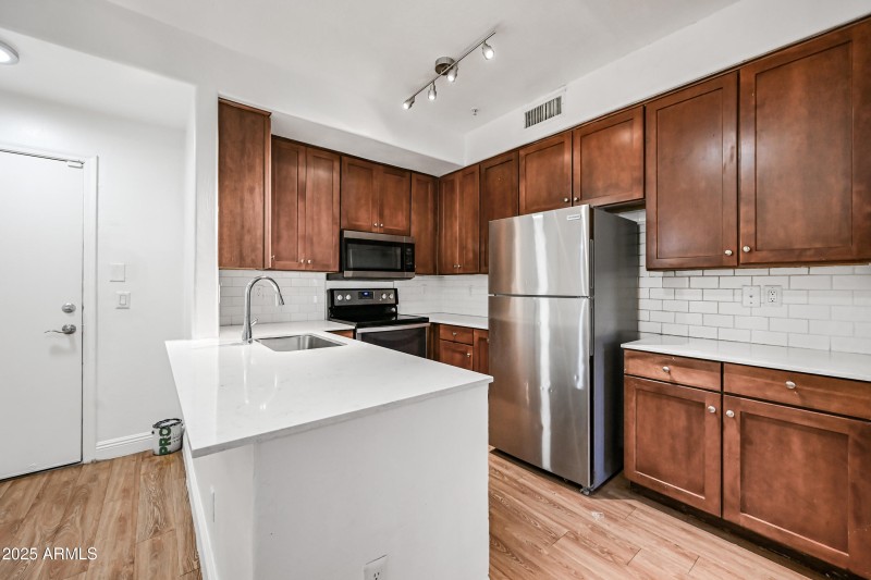 6-4608WMA1197-ocupix