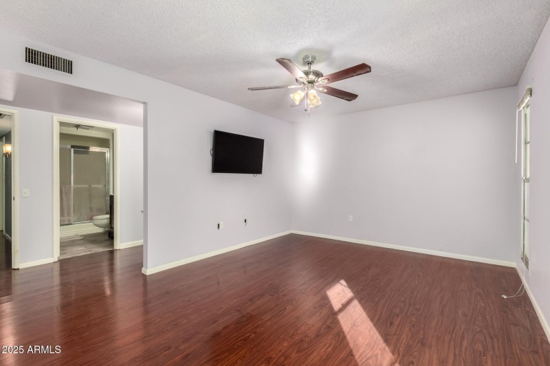 18 - Whispering Oaks 13043