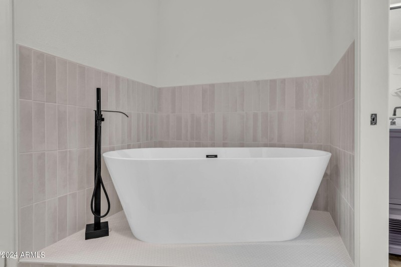 18-web-or-mls-2505 N 61st Way-18