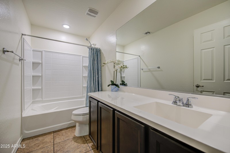 Bathroom 2-pic 2
