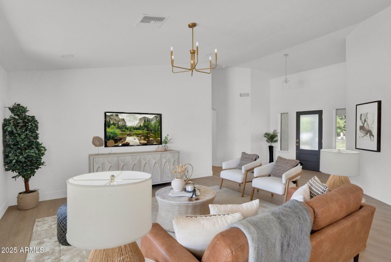 6-web-or-mls-18047 E Vencino-4