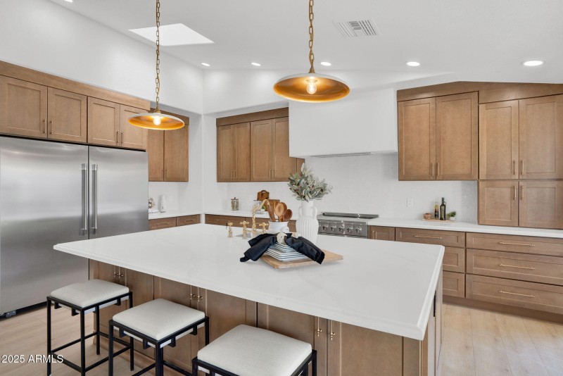 9-web-or-mls-18047 E Vencino-12