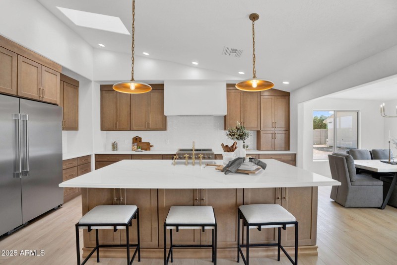 10-web-or-mls-18047 E Vencino-13