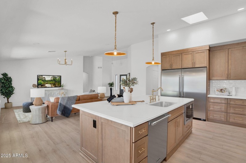 12-web-or-mls-18047 E Vencino-8