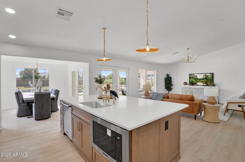 13-web-or-mls-18047 E Vencino-9