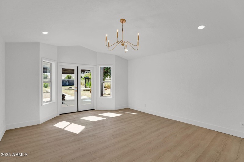 19-web-or-mls-18047 E Vencino-23