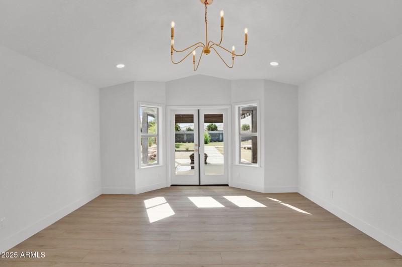 23-web-or-mls-18047 E Vencino-27